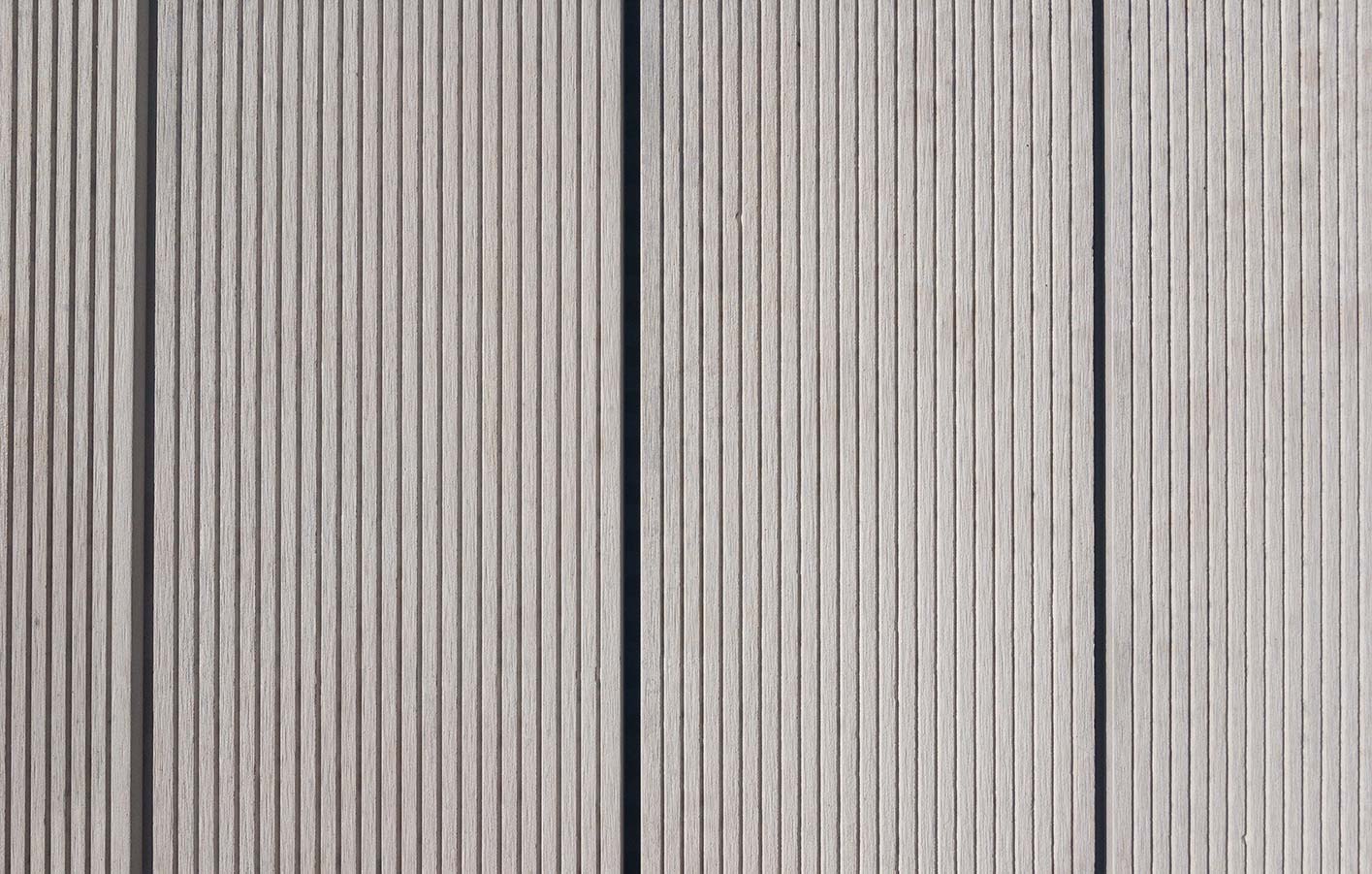 Anblick einer Terrasse aus Wood Plastic Composite - kurz WPC.