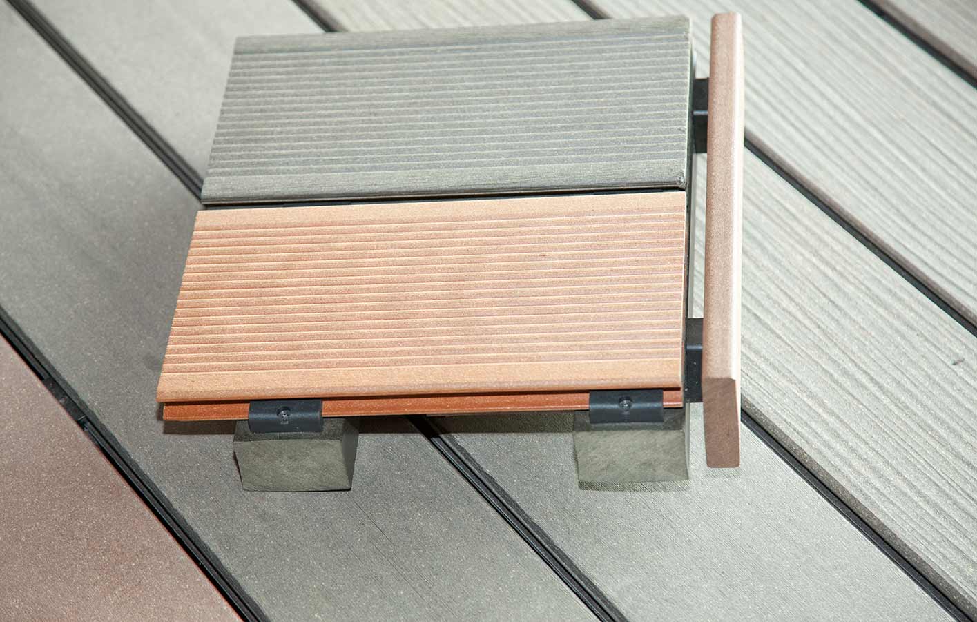 WPC Terrassendielen mit Konstruktion WPC Terrassendielen mit Konstruktion